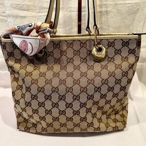 Amazing and Authentic EUC Gucci Eclipse GG Monogram Tote Bag